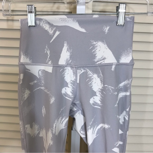 Wunder Under Hi-Rise Tight 25" Full-On Luxtreme Size 2 - Picture 12 of 16